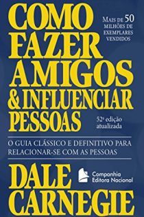 Livros de desenvolvimento pessoal: como fazer amigos e influenciar pessoas.